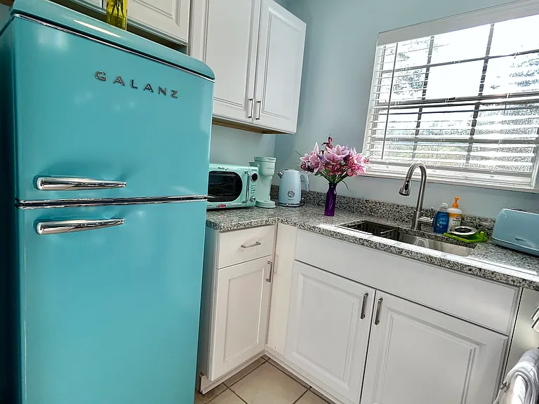1625 Rebecca St — Photo 32