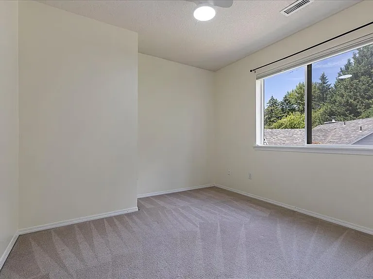 242 NE 49th Ave — Photo 19