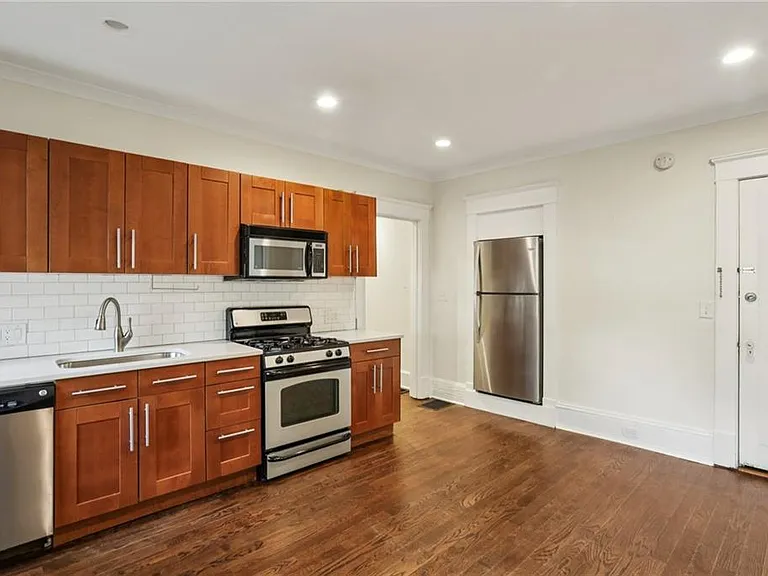 385 10th St NE — Photo 9