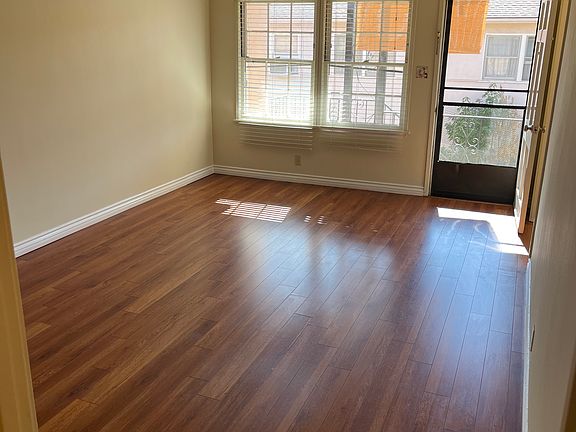 3rd image of 923 N Glendale Ave APT 2