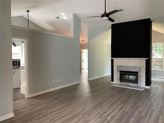 4th image of 535 Sterling Pointe Ct