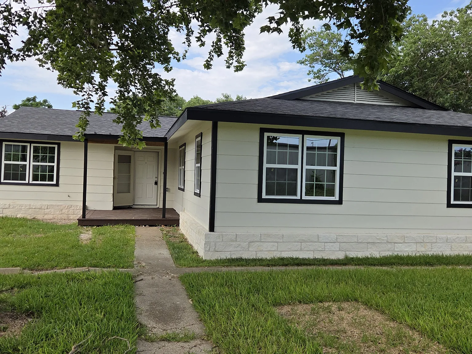 4 bed, 1848 sqft, $1,800 — Photo 1