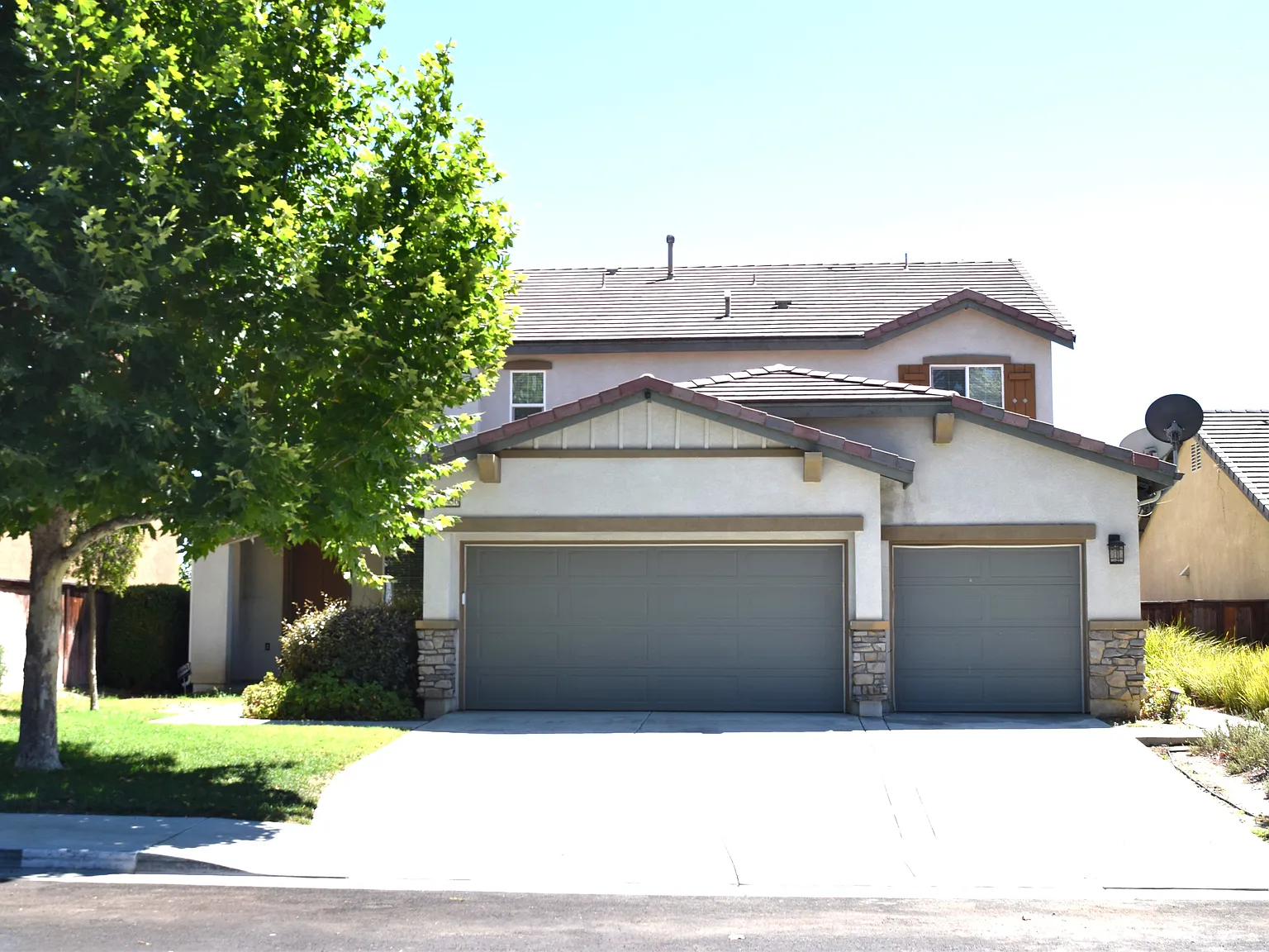 3 bed, 2.5 bath, 3487 sqft, $3,345 — Photo 1