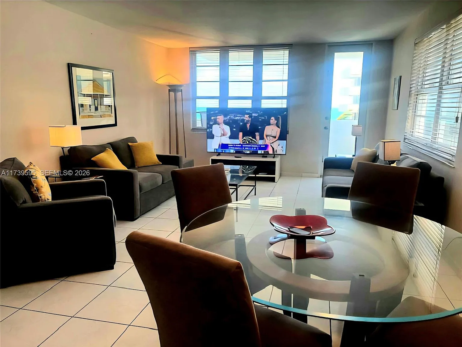The Decoplage Condo — Photo 4