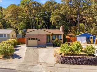 810 E 16th Pl, The Dalles, OR 97058