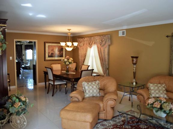 3rd image of 1001 Lamont Ave