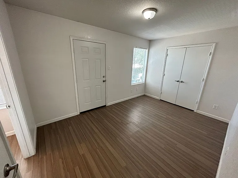 1615 N Navidad St — Photo 11