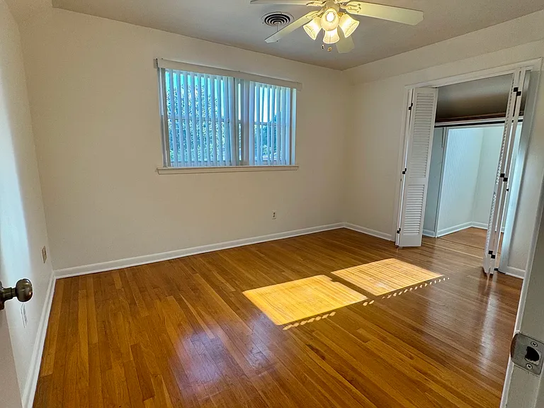 1423 Taft Park — Photo 9