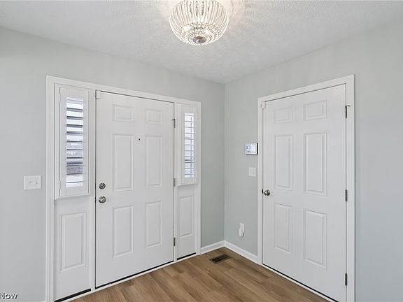 5th image of 118 Stonecrest Trl