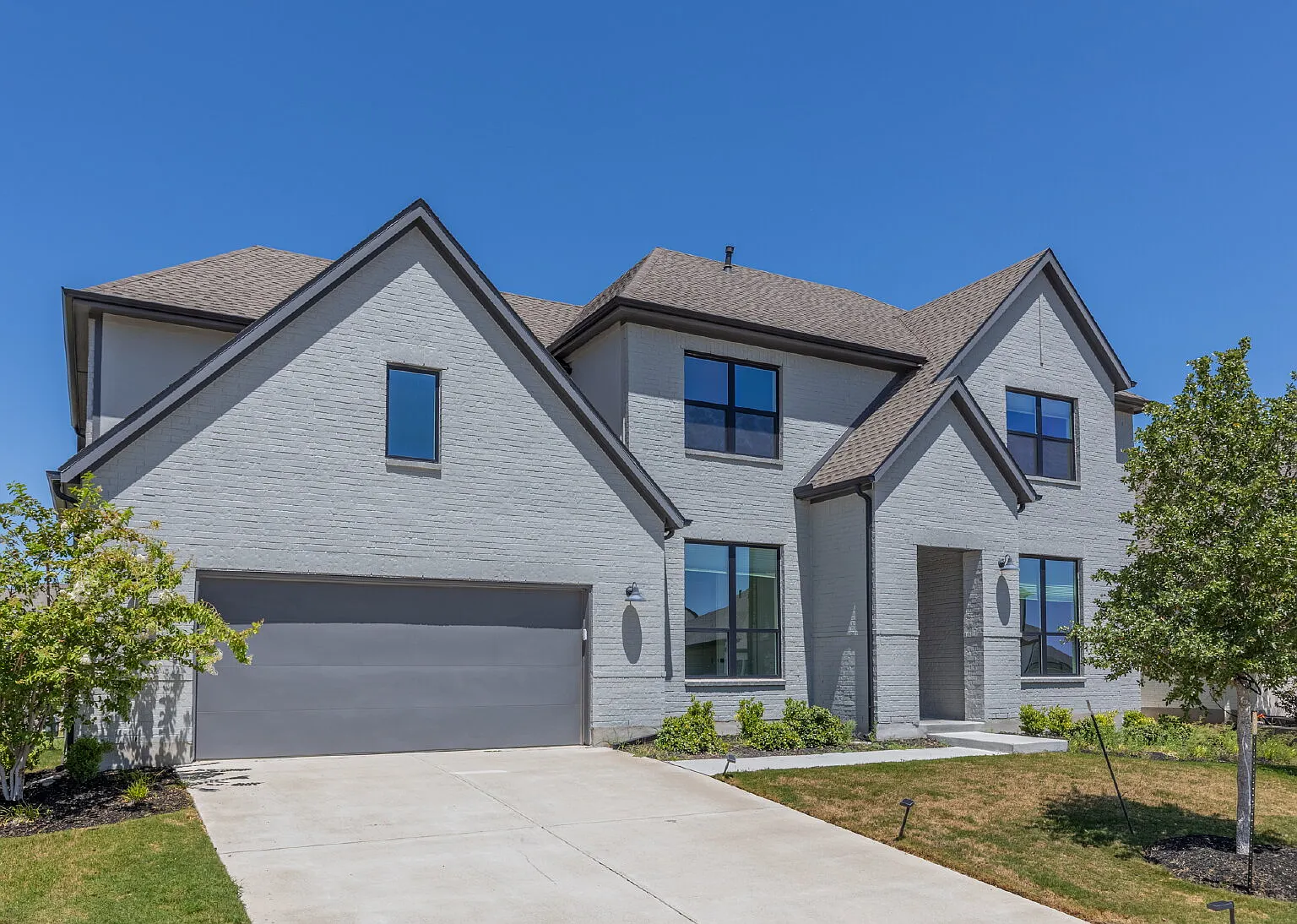 4 bed, 4.5 bath, 4157 sqft, $3,900 — Photo 2