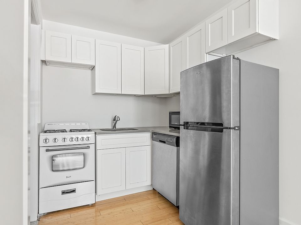 2nd image of 221 Berkeley Pl APT 1F