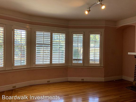 3rd image of 272 Roosevelt Way