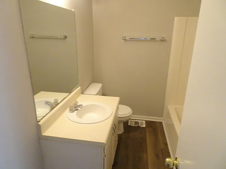 13-15 Oakmount Dr — Photo 10
