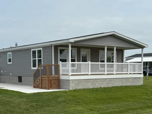 3287 Lakeland Dr, Arcadia, MI 49613