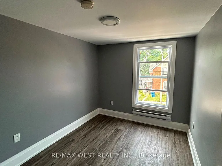 16 Albert St N #2 — Photo 5