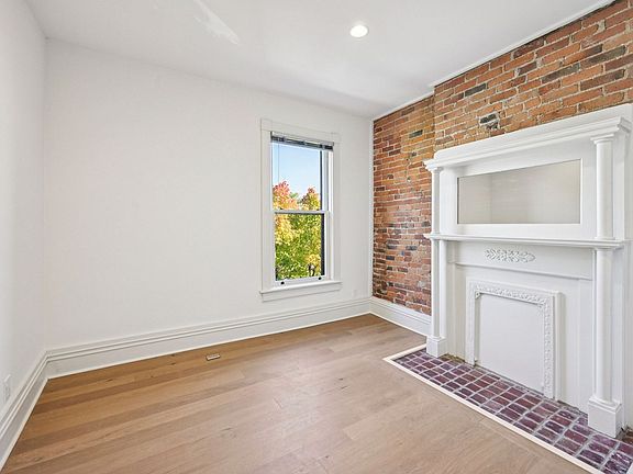 4th image of 692 N High St Suite 306
