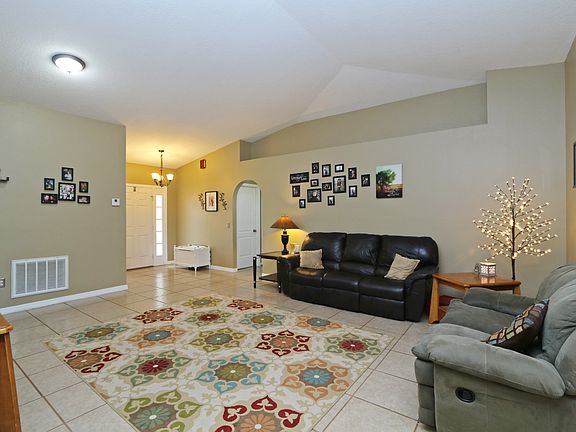 3rd image of 16584 Corner Lake Dr