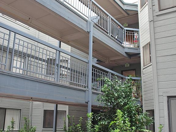 5th image of 411 Palm Dr APT 303