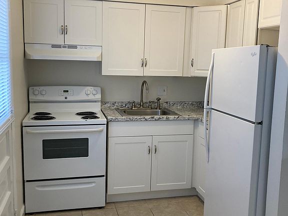 2nd image of 808 22nd St APT 8