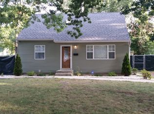 88 Parkway Blvd, Wyandanch, NY 11798