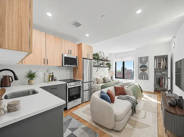 83-15 Parsons Blvd #2I, Jamaica, NY 11432