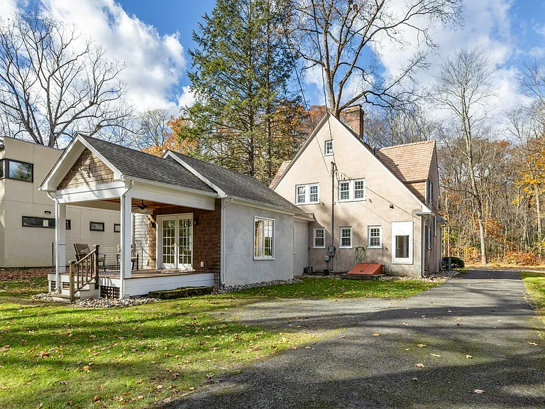 61 Woodlawn Ave — Photo 17
