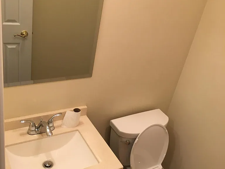 211 Hunyadi Ave — Photo 8