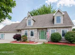 209 N Airlite St, Elgin, IL 60123