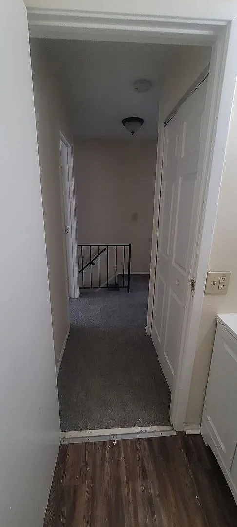 570 Town and Country Apartments — Photo 2