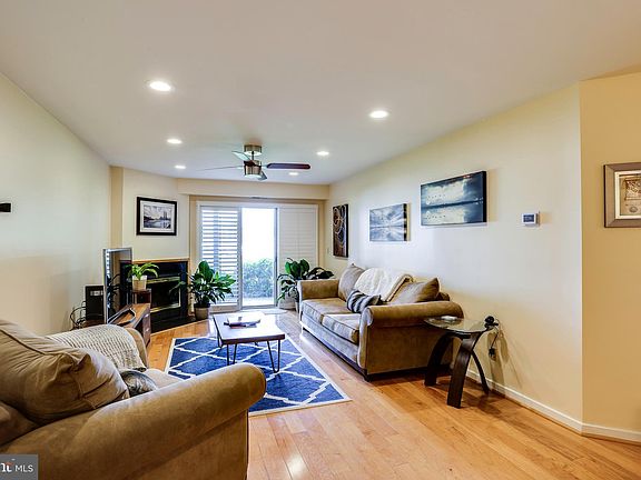 3rd image of 2116 Chesapeake Harbour Dr E #T1