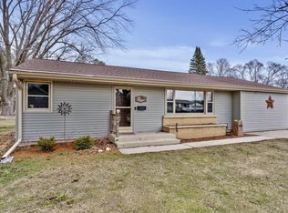 511 Clark St, Cascade, WI 53011