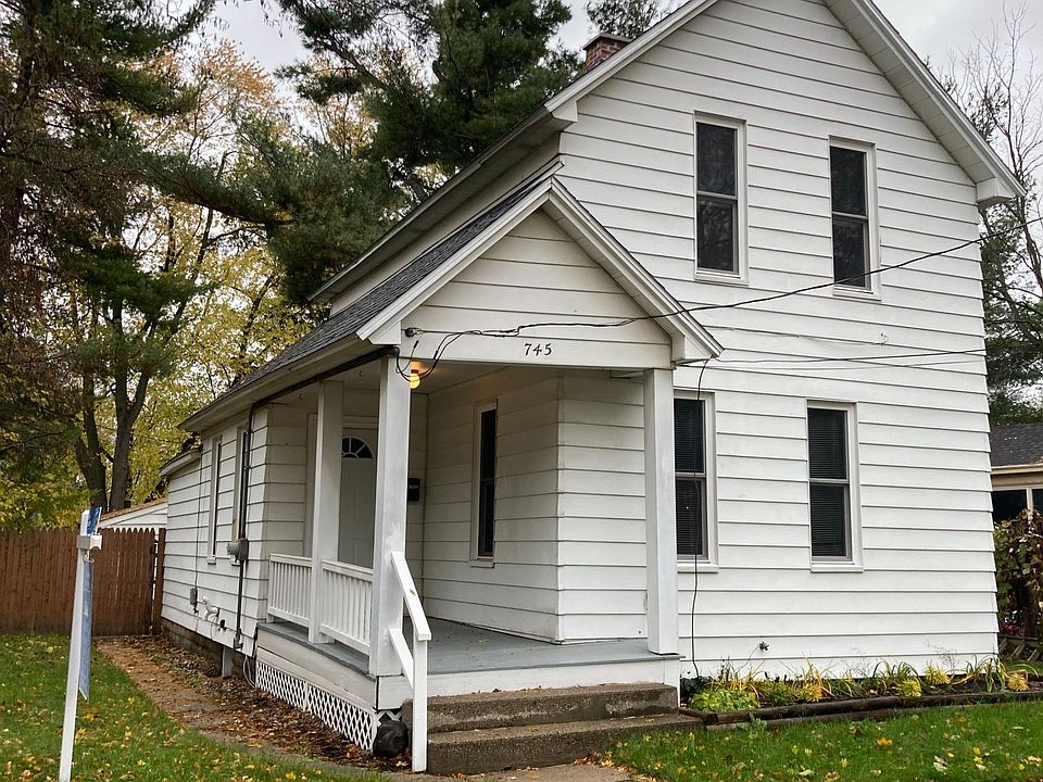 1st image of 745 Sinclair Ave NE