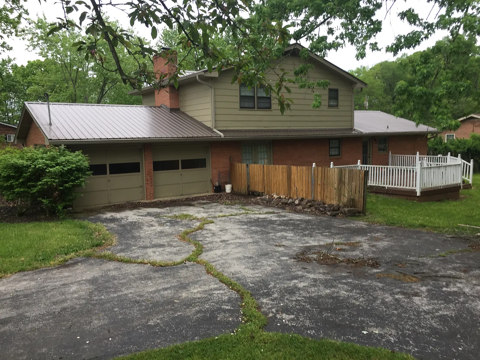 3 bed, 2.5 bath, 2300 sqft, $1,900 — Photo 3