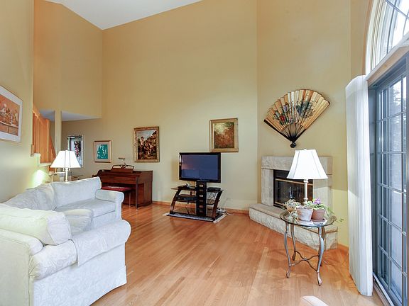 4th image of 8528 Evergreen Ln #8528