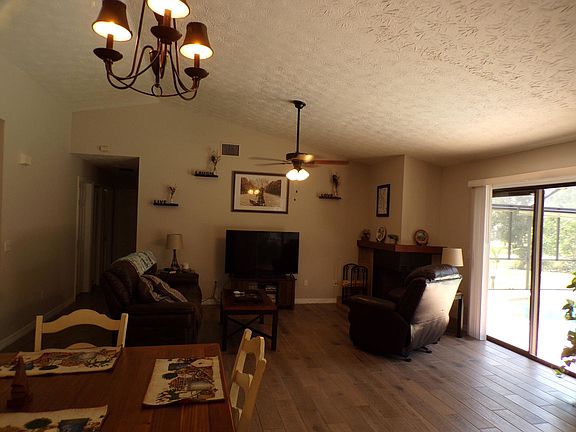 5th image of 1702 SW Lofgren Ave