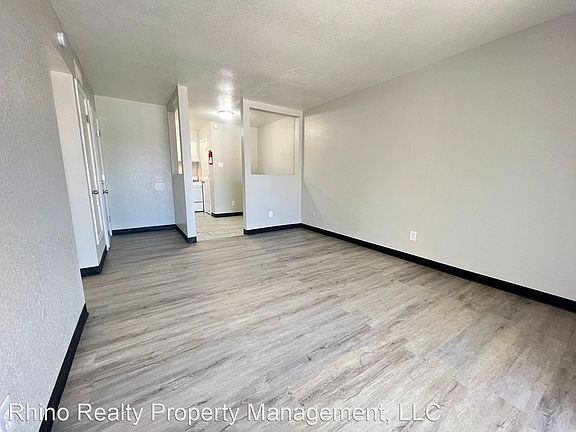 4th image of 1001 Palomas Dr SE Unit 5
