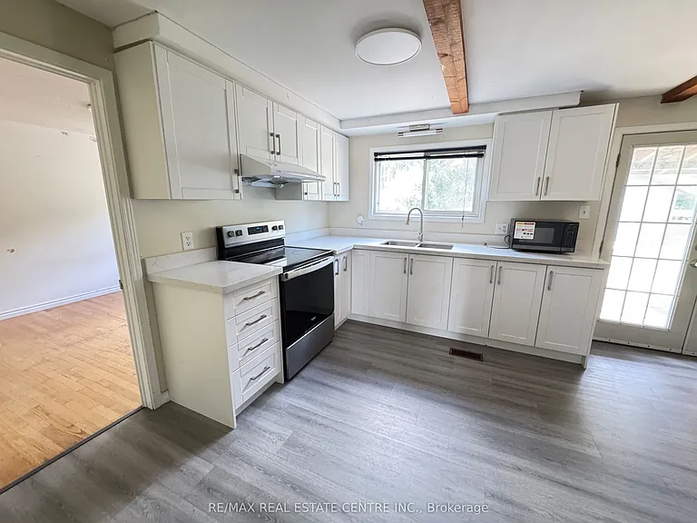 129 Kortright Rd W — Photo 3