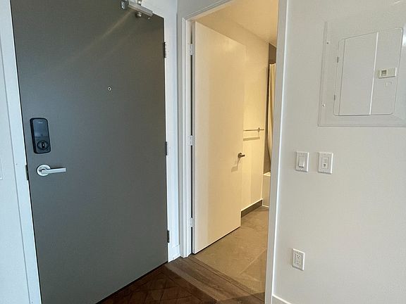 2nd image of 448 Burnhamthorpe Rd W #3409