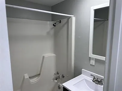 1014-1028 Shagbark Dr #8 — Photo 8