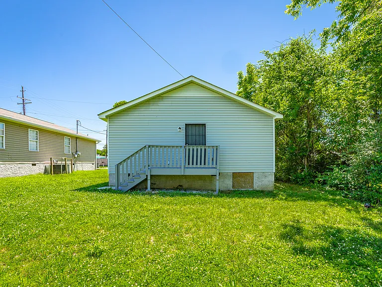1621 Oak St — Photo 35