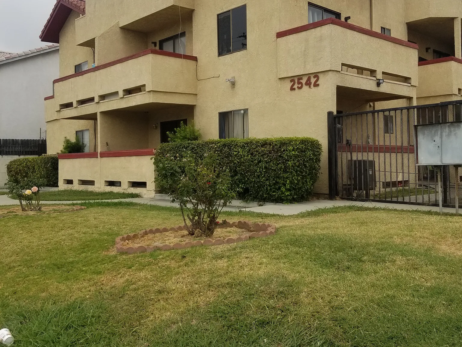 2542 N Edwards Ave — Photo 1
