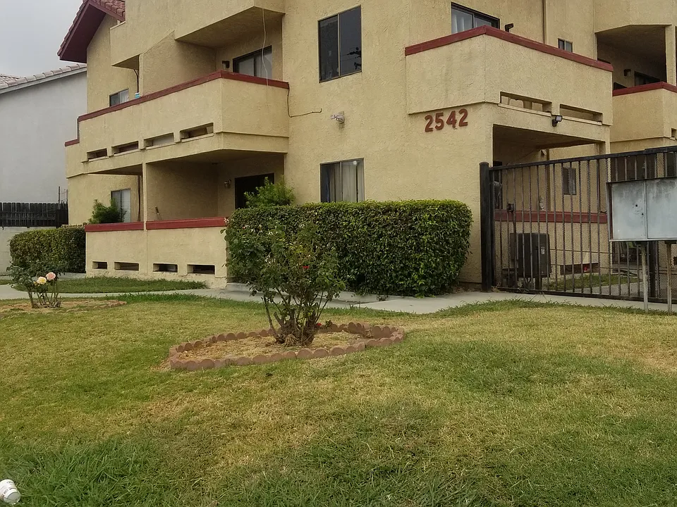 2542 Edwards Ave