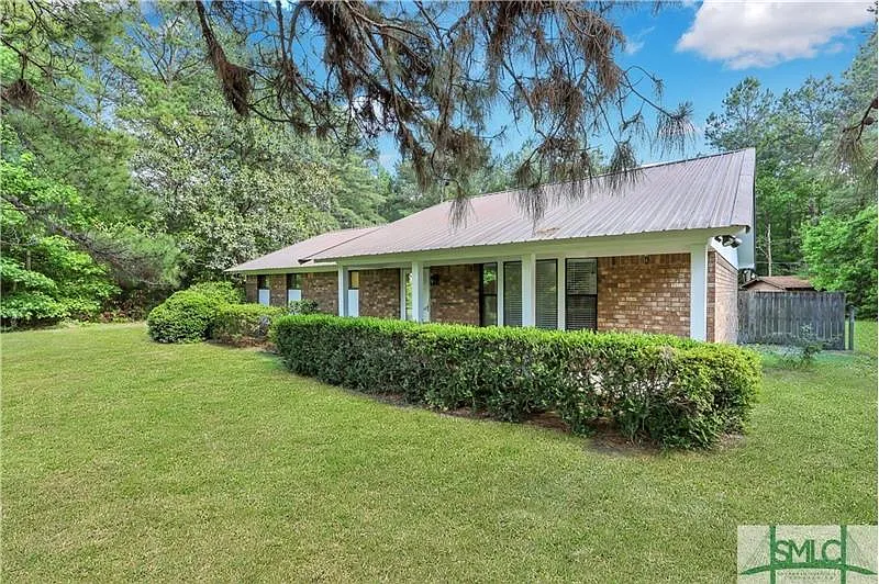 3 bed, 1428 sqft, $2,200 — Photo 2