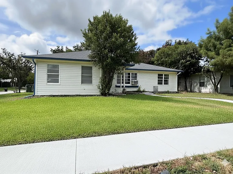 Highland Dr — Photo 8