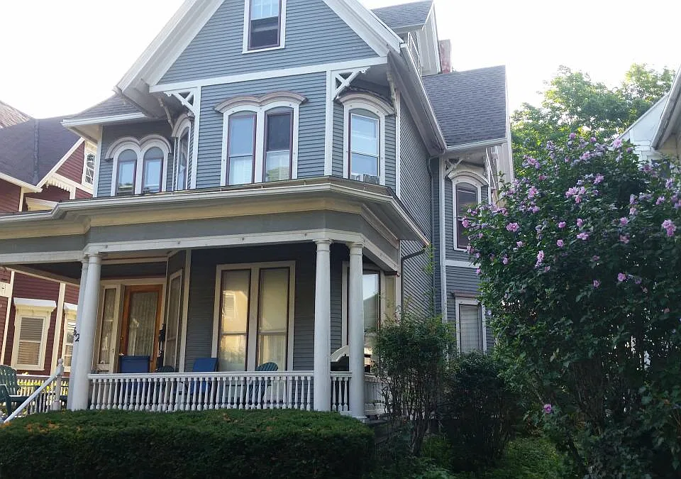 62 Rowley St #2
