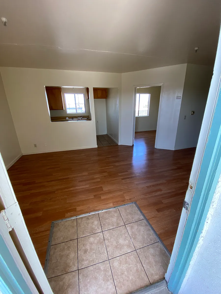 Building Photo - 13929 Doty Ave #9