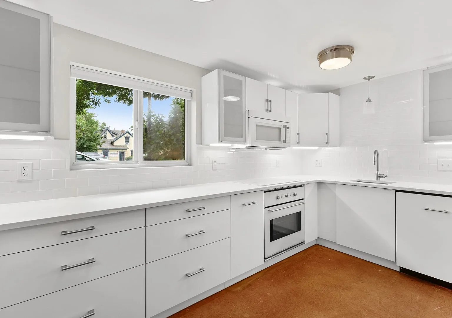 50% Off The 1st Month!! Amazing Location 2 Bed 1 Bath Condo Of West Pearl In Boulder — Photo 1