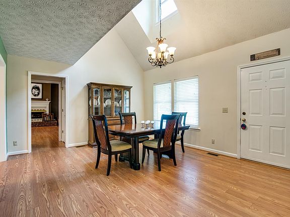 3rd image of 203 Shady Ln