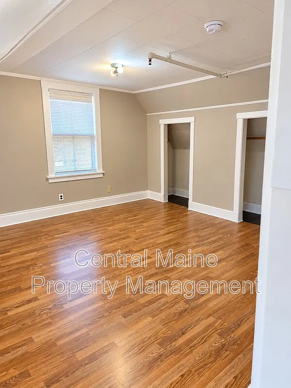 Studio, 1.0 bath, 225 sqft, $700 — Photo 2