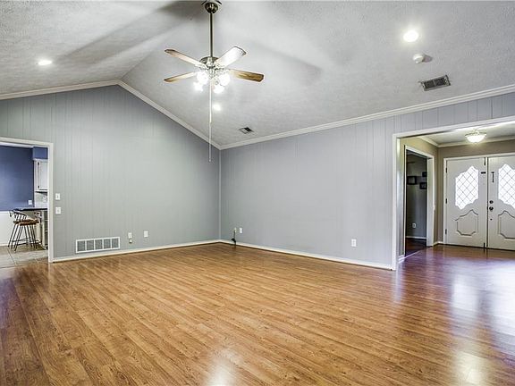 5th image of 414 Birch Ln